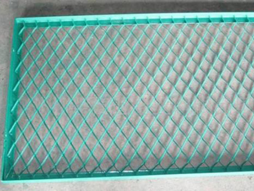 Flattened expanded metal mesh fence